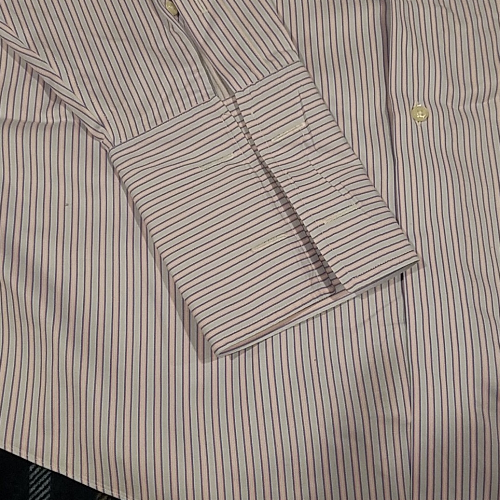 Button down - Picture 3 of 6